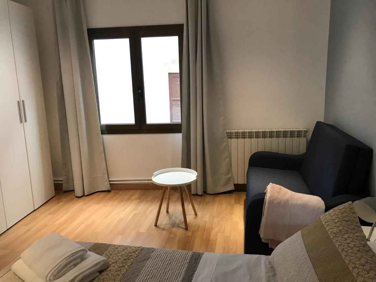 Hostal Casiano Camarasa Ngoại thất bức ảnh